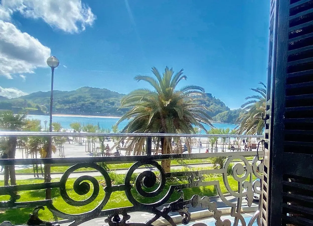 Mirandoalaconcha Rooms San Sebastian Spain