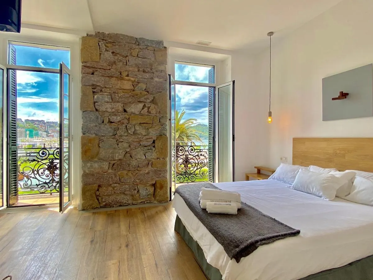 ** Guest house Mirandoalaconcha Rooms San Sebastian Spain